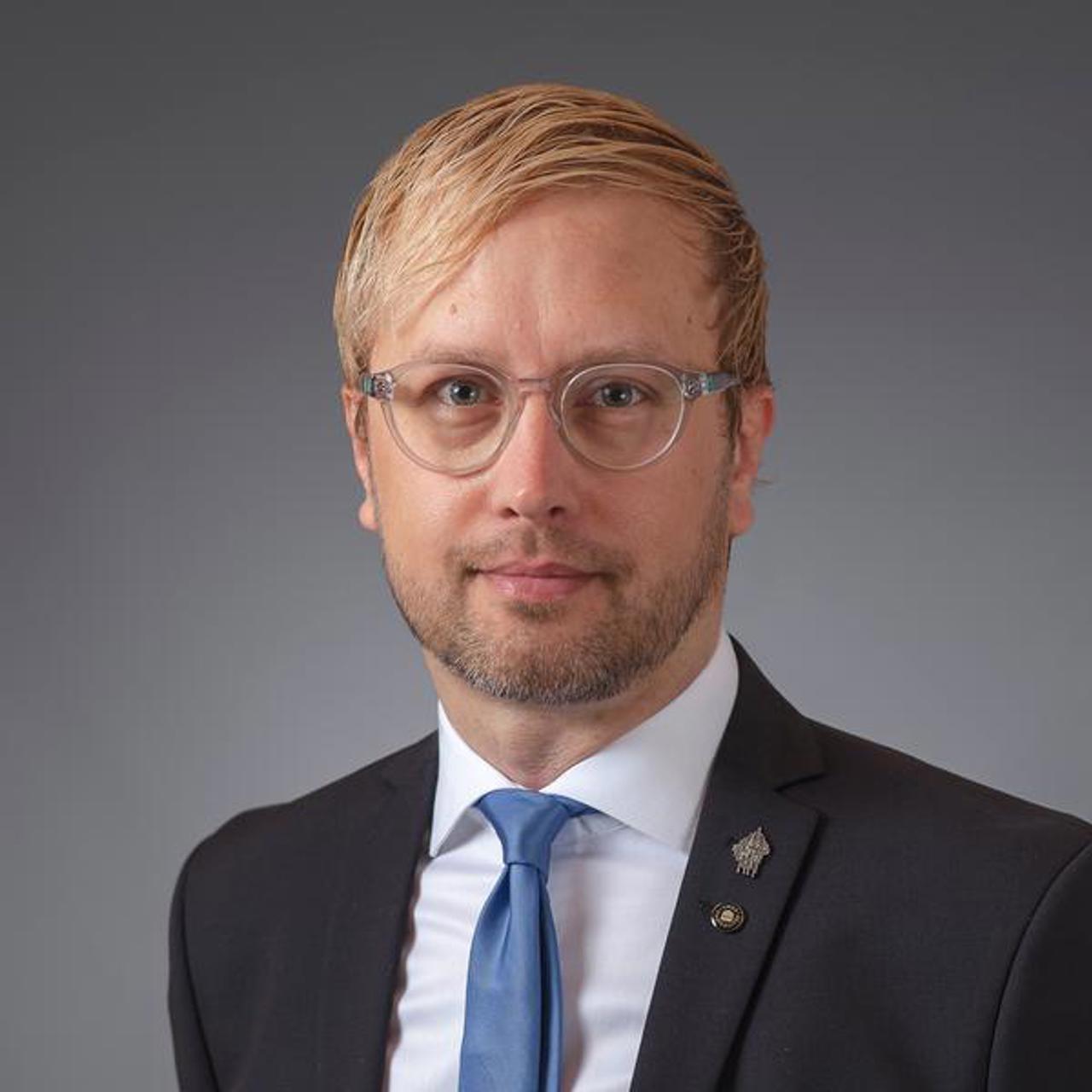 Professor, &ouml;verl&auml;kare vid Institutionen f&ouml;r medicinsk och translationell biologiEnhet: L&auml;rare A-flygeln, Grupp Patrik DanielsonAnknuten som professor till Kansliet f&ouml;r medicin