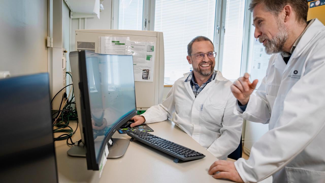 Johan Normark och Constantin Urban Institutionen f&ouml;r klinisk mikrobiologi