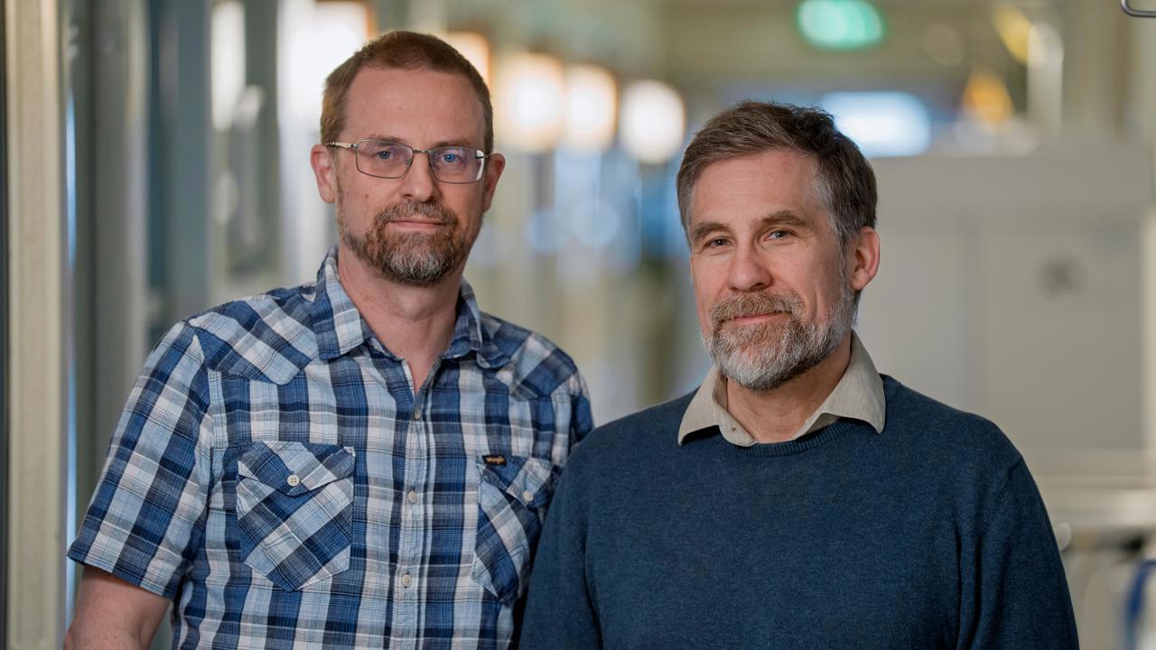 Johan Normark och Constantin Urban Institutionen f&ouml;r klinisk mikrobiologi