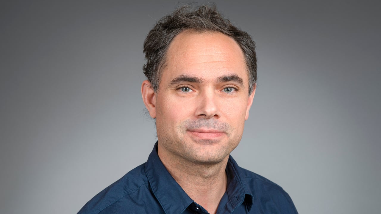 Portr&auml;tt p&aring; Henrik Sj&ouml;din, f&ouml;rsta forskningsingenj&ouml;r vid Institutionen f&ouml;r folkh&auml;lsa och klinisk medicin, Ume&aring; universitet.