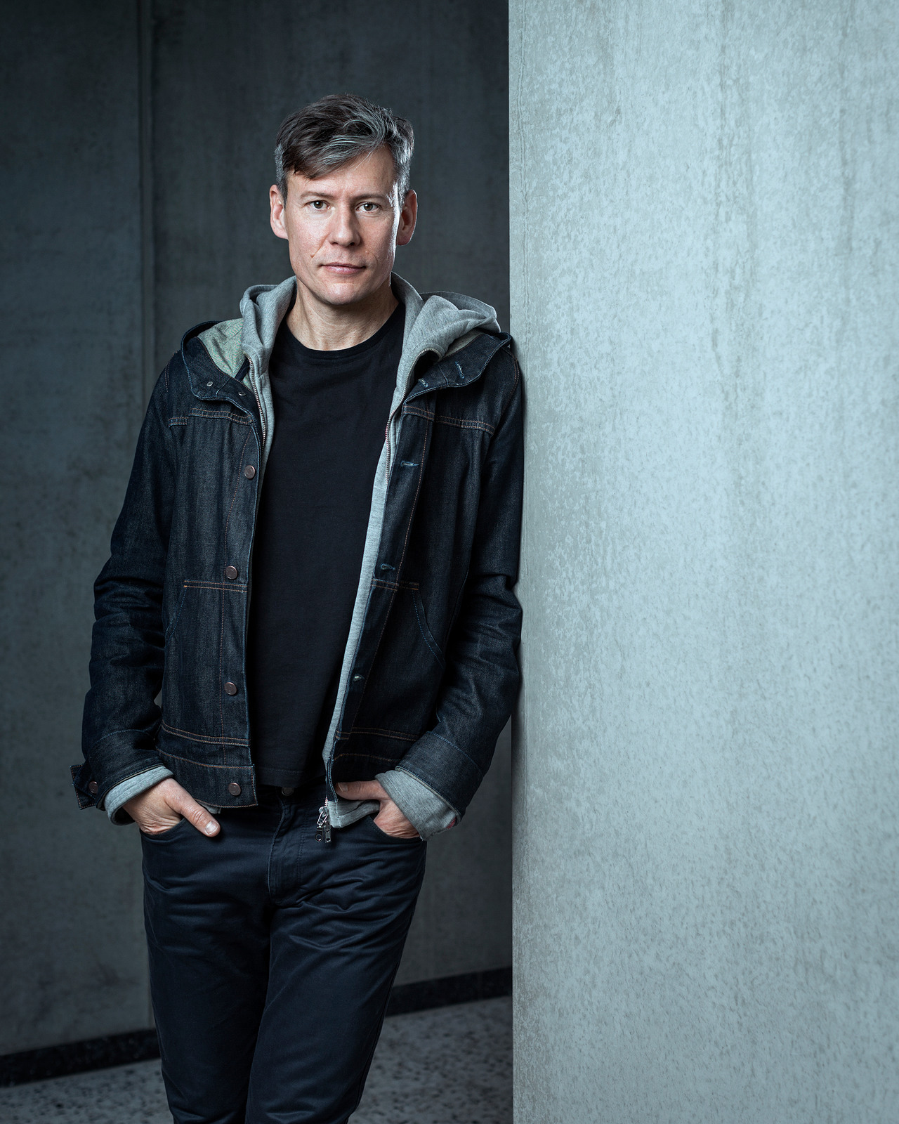 Andreas Norman, manusf&ouml;rfattare till teaterpj&auml;sen Veteranerna.