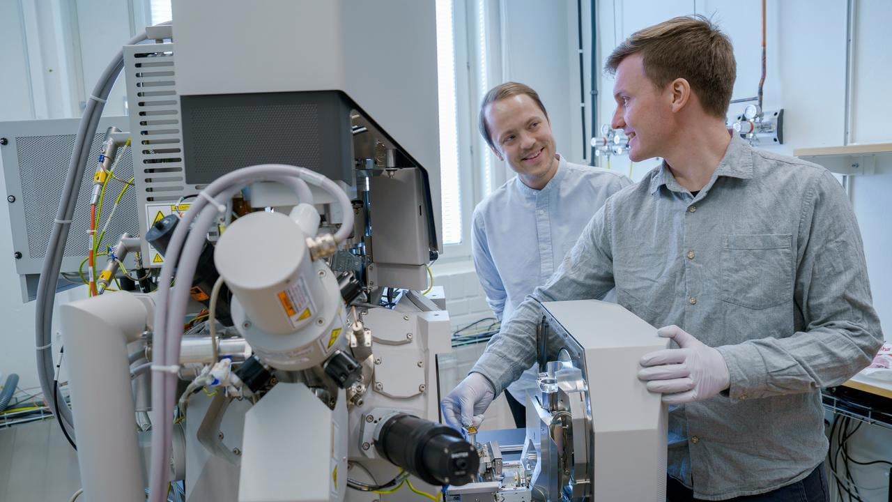 – Erik Olof WikLund, konstnär och examinerande masterstudent vid Konsthögskolan, Umeå universitet– Nils Hauff, staff scientist, Umeå Centre for Electron Microscopy, Umeå universitet, SciLifeLab