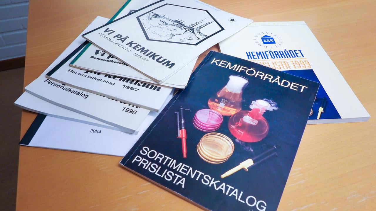 Gamla Vi p&aring; Kemikum och sortimentskatalog fr&aring;n Kemif&ouml;rr&aring;det