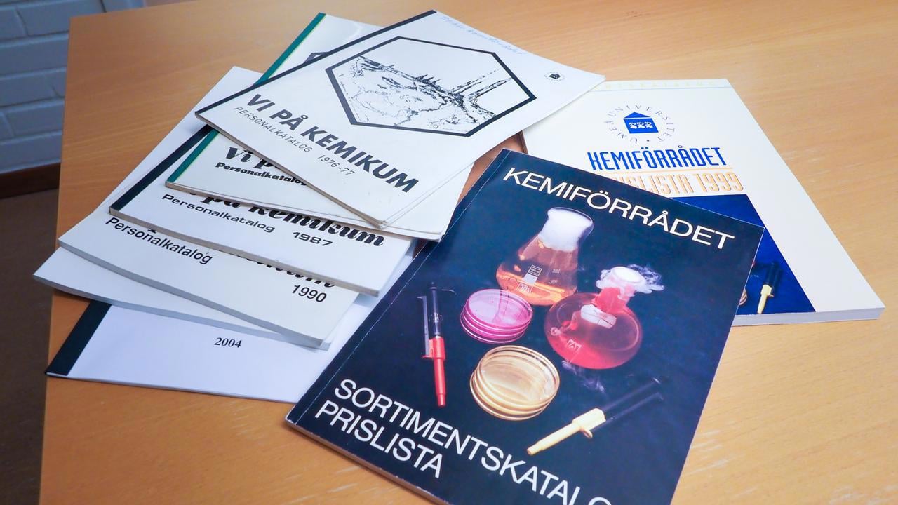 Gamla Vi p&aring; Kemikum och sortimentskatalog fr&aring;n Kemif&ouml;rr&aring;det