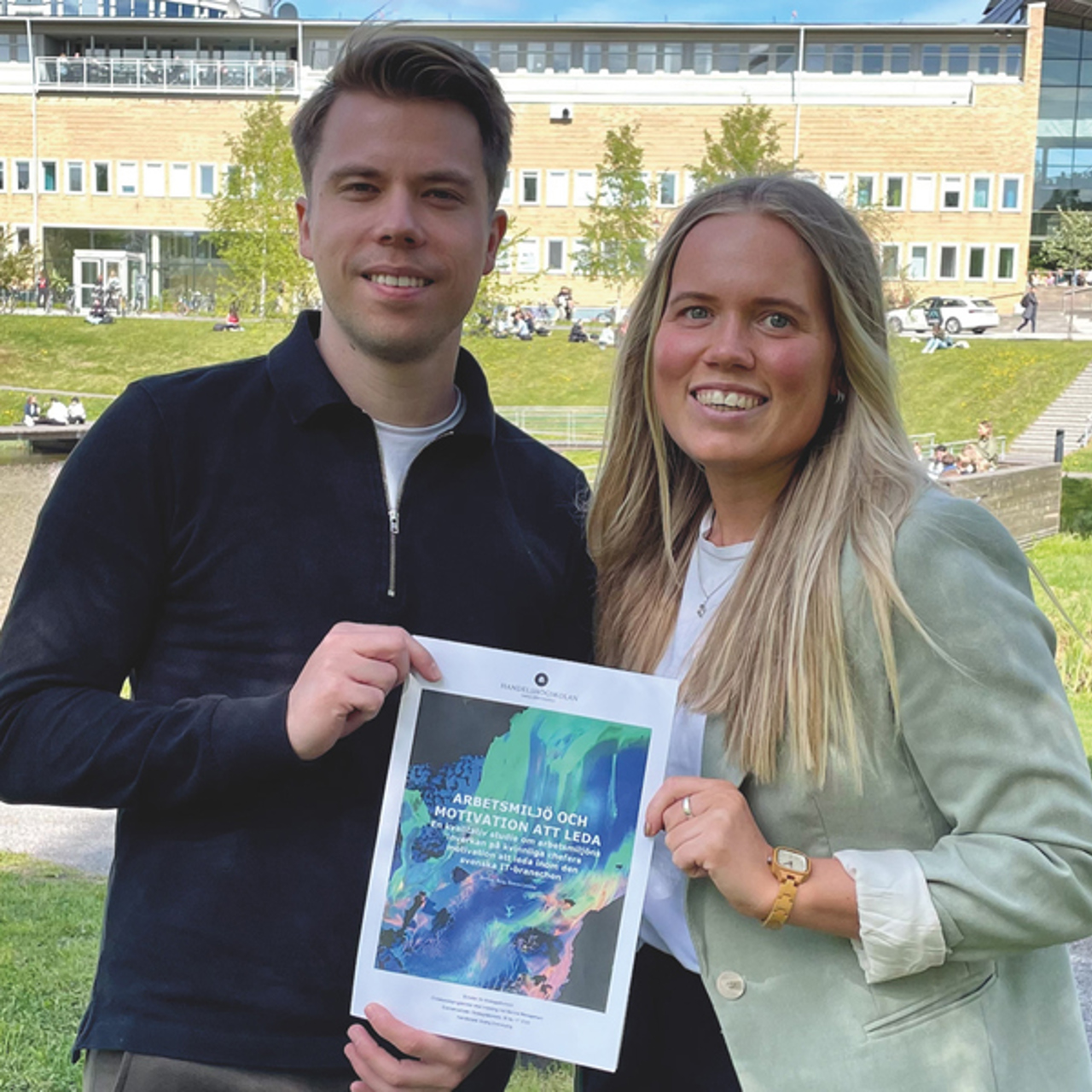 Simon Laukka och Evelina Berg, mottagare av Nordeas uppsatspris inom m&aring;ngfald och inkludering.