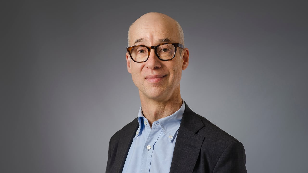 Portr&auml;tt av Mats Bergman, rektor vid Handelsh&ouml;gskolan p&aring; Ume&aring; universitet.