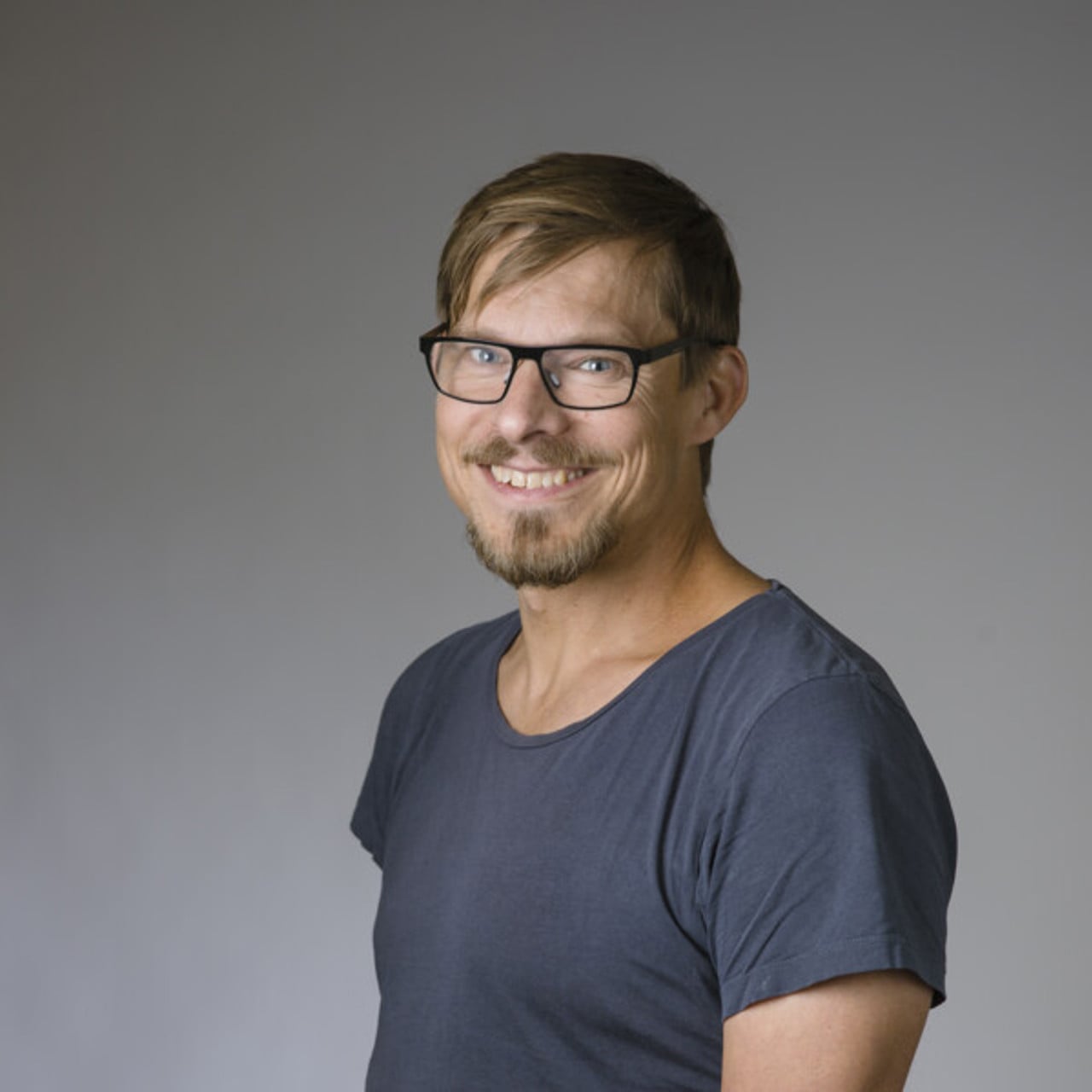 Portr&auml;tt p&aring; Mattias Alenius, professor i cell- och molekyl&auml;rbiologi, Institutionen f&ouml;r molekyl&auml;rbiologi, Ume&aring; universitet.