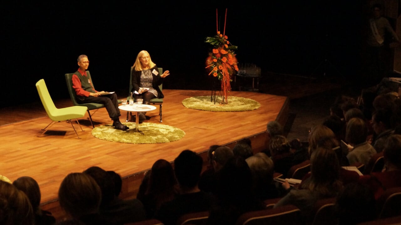 Ann &Ouml;hman, professor i genusvetenskap och Philomena Essed, professor i kritiska rasstudier, genus- och ledarskapsstudier, Antioch University samtalar vid den genusvetenskapliga konferensen G14 - utmana makten.