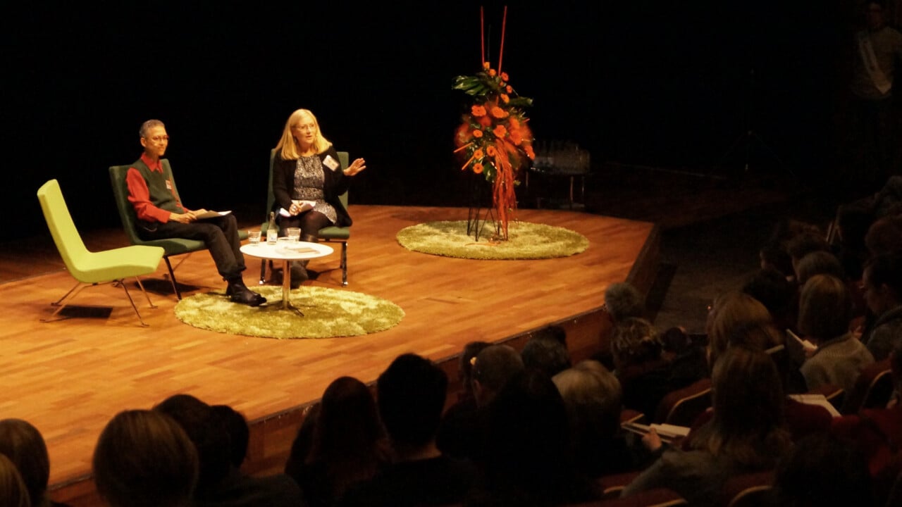 Ann &Ouml;hman, professor i genusvetenskap och Philomena Essed, professor i kritiska rasstudier, genus- och ledarskapsstudier, Antioch University samtalar vid den genusvetenskapliga konferensen G14 - utmana makten.