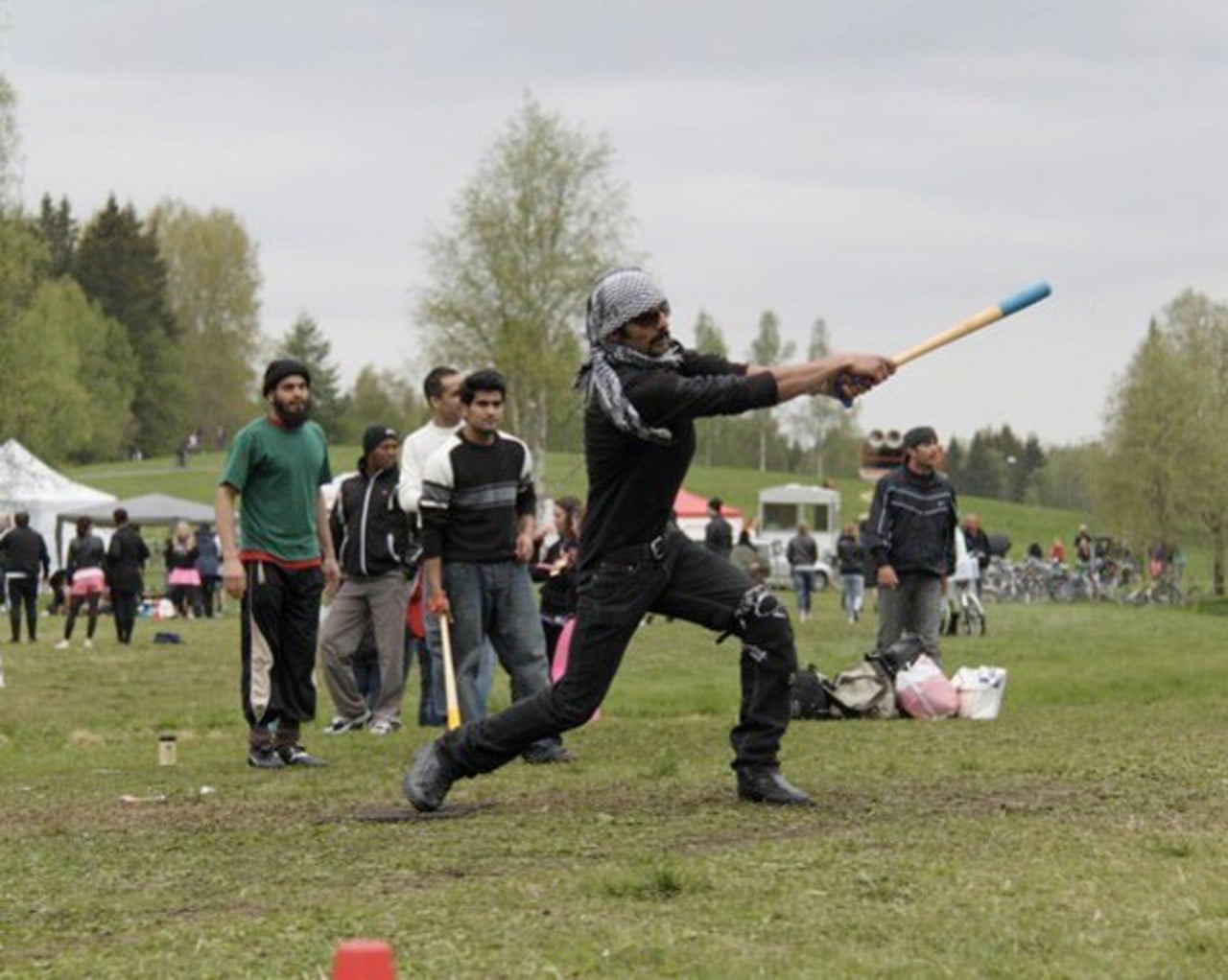 Image of Asim Mehmood playing Br&auml;nnboll in Ume&aring;