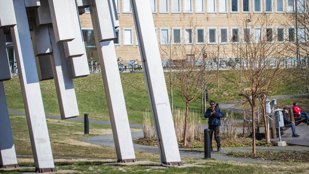 Bild p&aring; campus om v&aring;ren