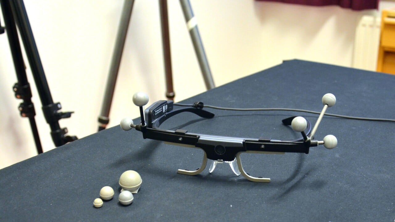 Movement registration glasses.
