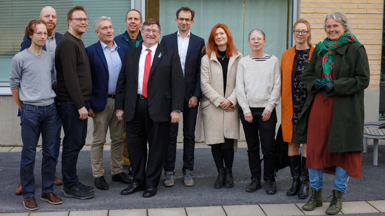 Forskare vid Arktiskt centrum med USAs ambassad&ouml;r