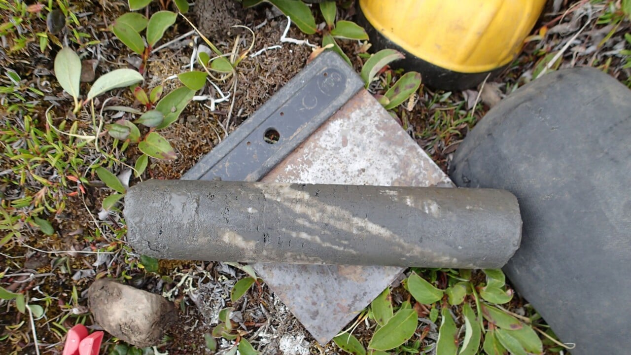 Jordprov fr&aring;n permafrost som visar blandningen av jordmaterial med markis