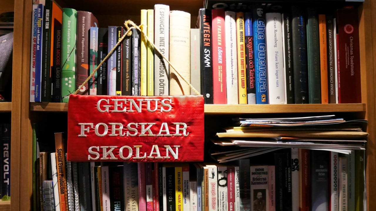 Broderad skylt d&auml;r det st&aring;r 