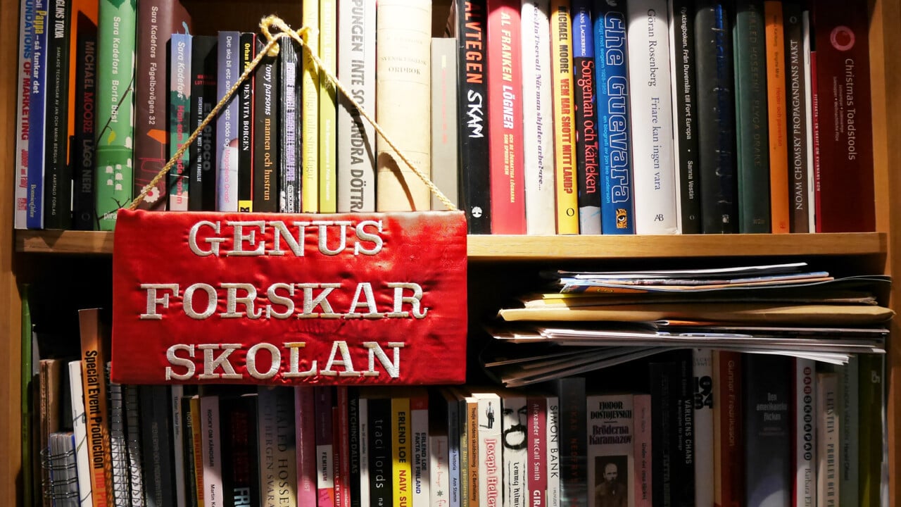 Broderad skylt d&auml;r det st&aring;r 