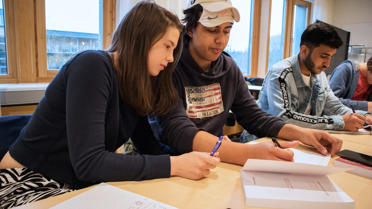 Bild p&aring; gymnasieeleverna Wilma Johansson och Pontus Hector