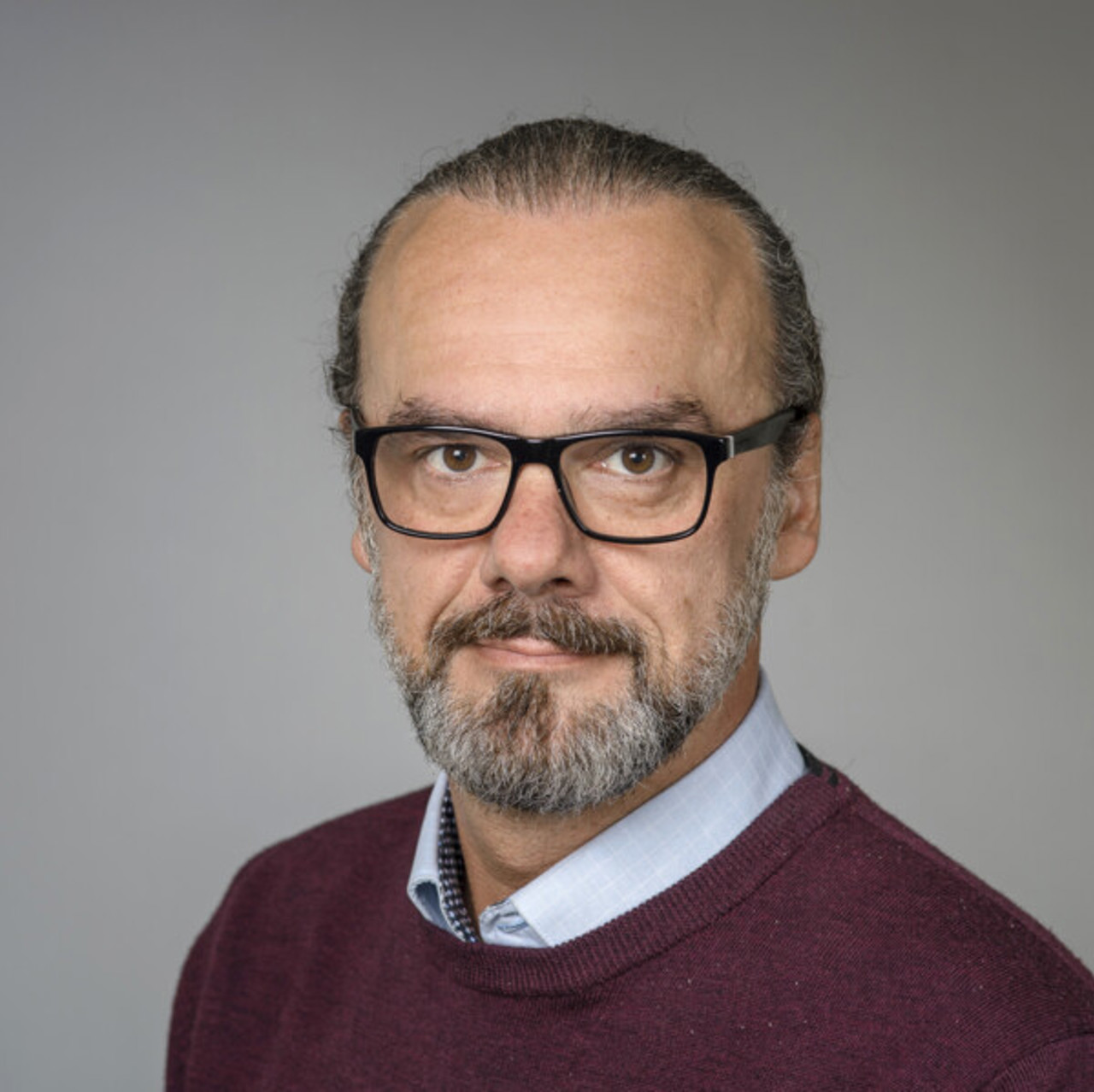 Portr&auml;tt p&aring; Dzenan Sahovic, Anknuten som universitetslektor vid Statsvetenskapliga institutionen, Ume&aring; universitet.