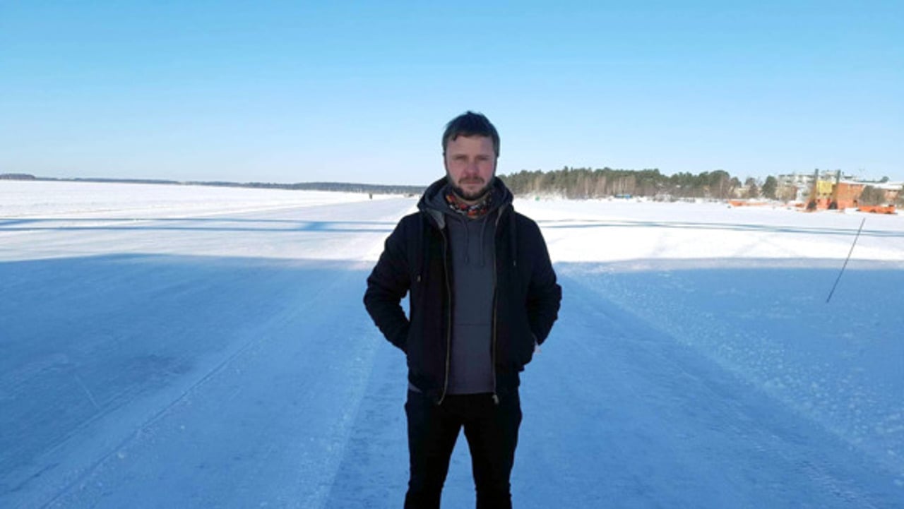 Alumn Sven Juntti, sn&ouml; i bakgrunden