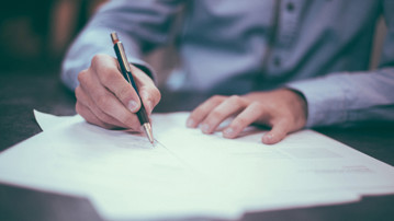 Temabild rapport, rapportering, ansökan, skrivande, planering, projekt. Nedladdad från unsplash.com.