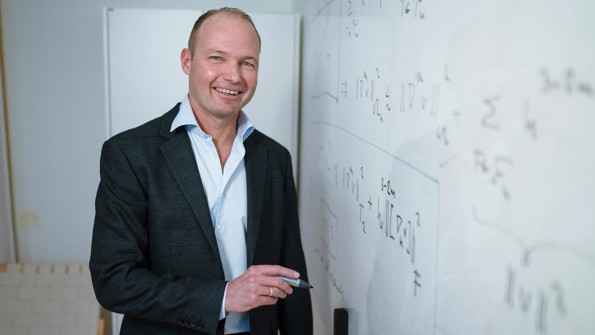 Mats G Larson
Professor vid Institutionen för matematik och matematisk statistik