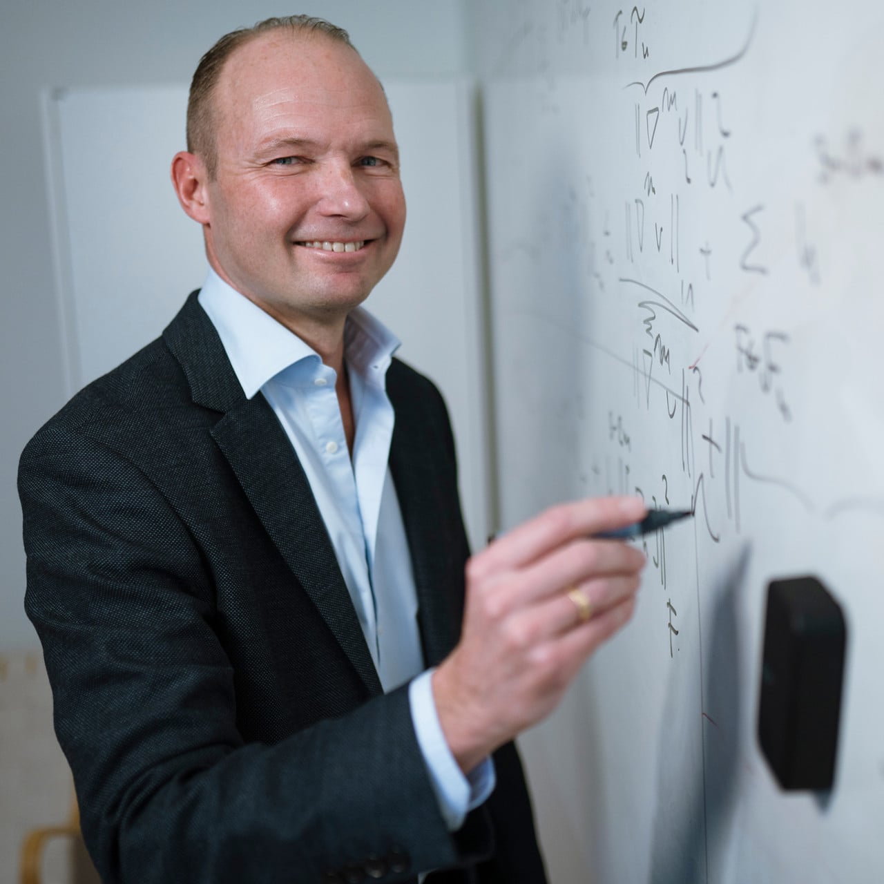 Mats G Larson
Professor vid Institutionen för matematik och matematisk statistik