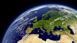 Europa sett från rymden med atmosfär och moln. Elements of this image furnished by NASA.