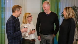 En solig vinterbild som visar Norra Skenet och Universum i bakgrunden