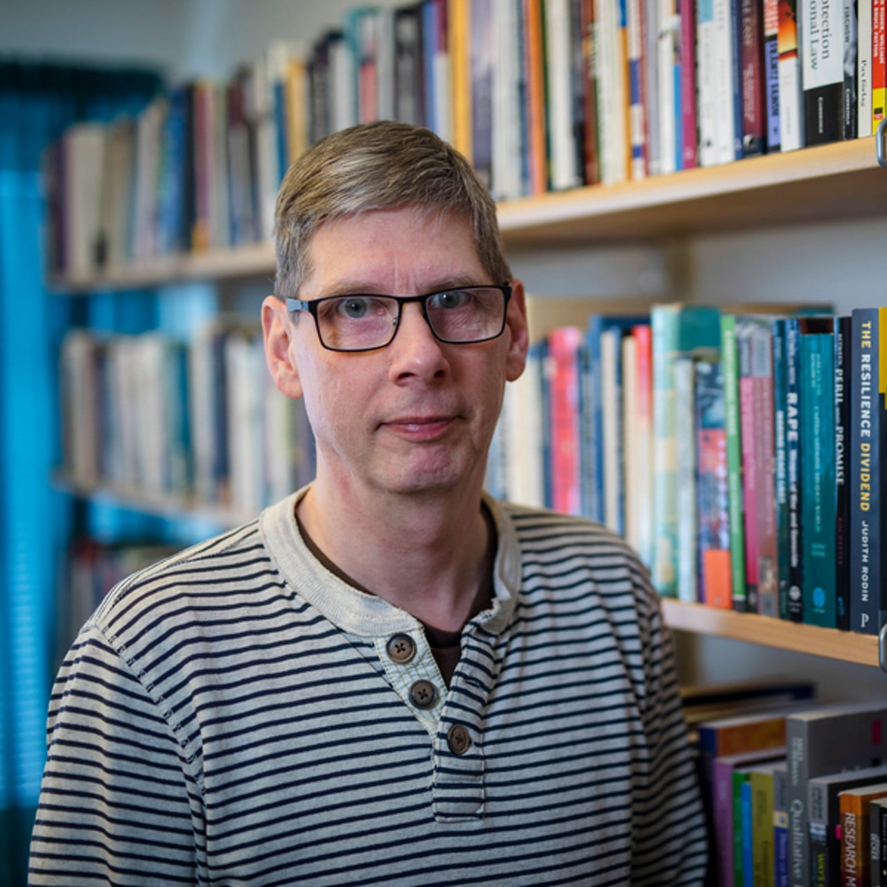 Patrik Johansson, forskare och lektor inom freds- och konfliktstudier vid Statsvetenskapliga institutionen vid Umeå universitet.