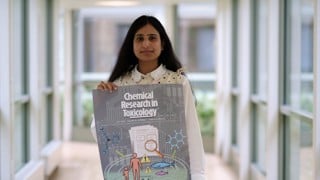 Farina Tariqs poster har använts som omslag för tidsskriften Chemical Research in Toxicology, American Chemical Society (ACS) 2026, Vol. 39,