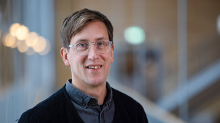 Rikard Eriksson Professor vid Institutionen för geografi<br/>Enhet: Geografi<br/>Roll: Biträdande prefekt<br/>Anknuten som professor till Centrum för regionalvetenskap vid Umeå universitet (Cerum)<br/>Roll: Biträdande föreståndare