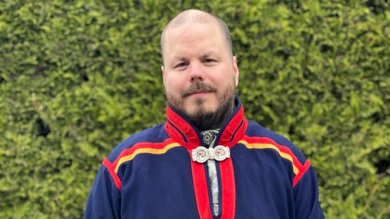 Porträttbild av Tobias Poggats.