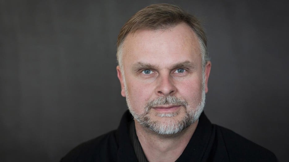 Martin Hårdstedt, professor i historia, Institutionen för idé- och samhällsstudier. Retuscherad bild till affischer för Vetenskapsluncherna.