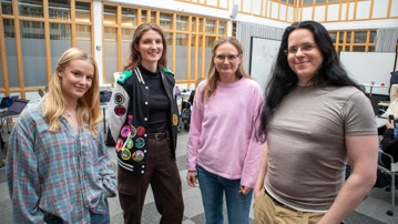 När basåret skulle göras om, vägde studenternas synpunkter tungt. Mi Ribacke, civilingenjörsstudent i energiteknik, och Maja Melander som pluggar till skogsvetare och som båda läst basåret var med i arbetet. Till höger Cecilia Rydberg, studievägledare, på basåret, och Olow Sande, programansvarig.