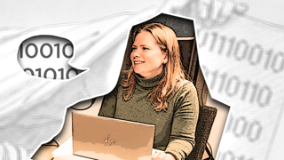 Linnea Jensdotter och Julia Kuhlin spelar in ett avsnitt av podcasten Digital Religion