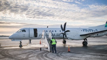 Flygtrafik. Flygplan på Umeå flygplats.
