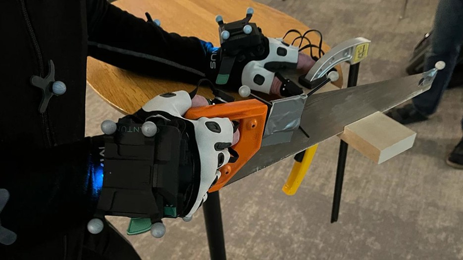 Närbilder av sågrörelser spelas in med motion capture utrustning