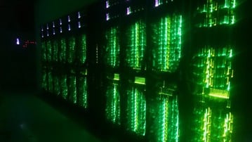 Superdatorn kebnekaise i ett grönt skimmer