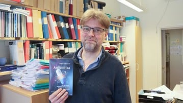 Jörgen Johansson, professor på Institutionen för molekylärbiologi
