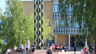 Campus våren 2014. Fontänen utanför MIT-huset.