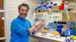 Olivier Keech and his collaborators will use microorganisms to turn organic waste into animal feed