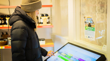 Bygdetorget på en digital skärm hos Handlar'n i Sörmjöle