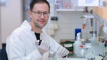 Lars-Anders Carlson
Universitetslektor vid Institutionen för medicinsk kemi och biofysik
Anknuten som övrig/annan befattning till Molekylär Infektionsmedicin, Sverige (MIMS)
Anknuten som övrig/annan befattning till Wallenberg centrum för molekylär medicin vid Umeå universitet (WCMM)
