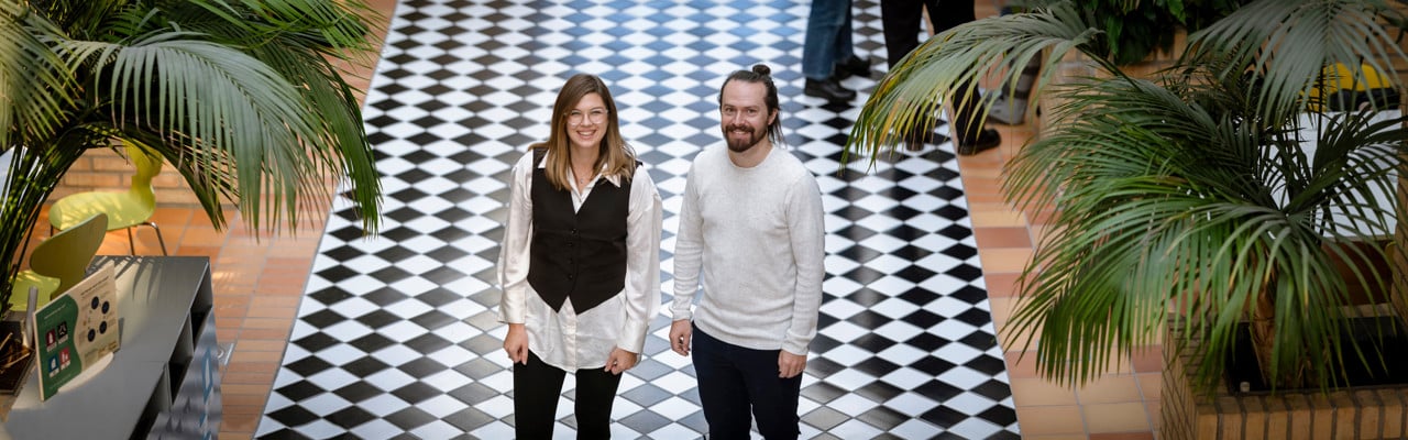 Sara och Gustaf Gustaf Wadenholt<br/>Postdoktor vid Institutionen för psykologi Sara Stillesjö, Universitetslektor vid Institutionen för psykologi<br/>Anknuten som övrig/annan befattning till Institutionen för integrativ medicinsk biologi (IMB)