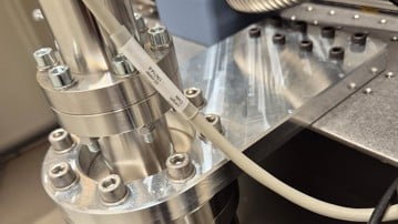 CNC fräst aluminiumfäste för turbovakuumpump till laseruppställning