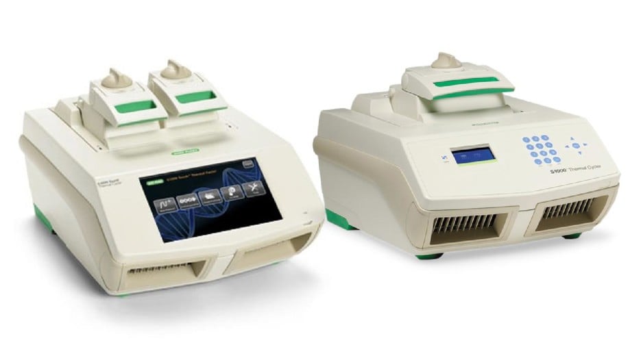 Ett par medicinska instrument bredvid varandra.