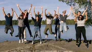 Internationella studenter vid Nydalasjön.