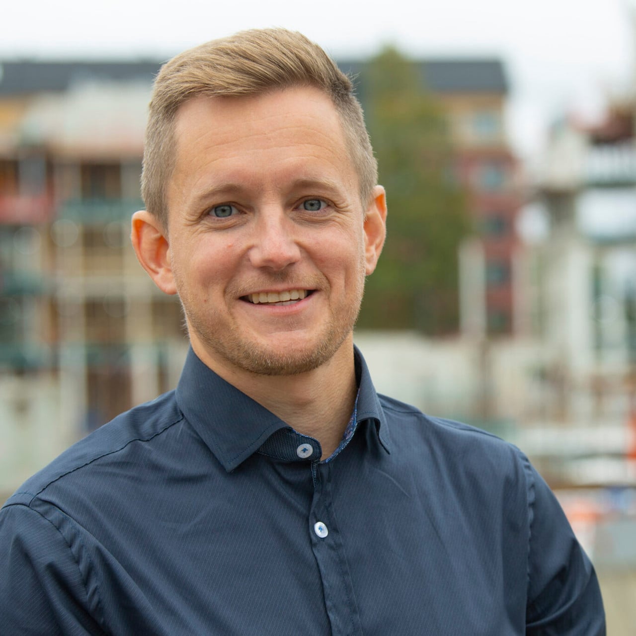 Tillsammans med kollegor omvandlade och utvecklade Henrik Hagman, teknisk doktor i energiteknik vid Umeå universitet, kunskap från forskningsprojekten till en energisparande golvbrunn.