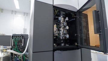 Elektronmikroskop vid Umeå Centre for Electron Microscopy.