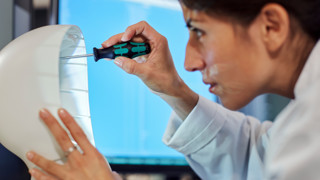 Kvinna utvecklar robot